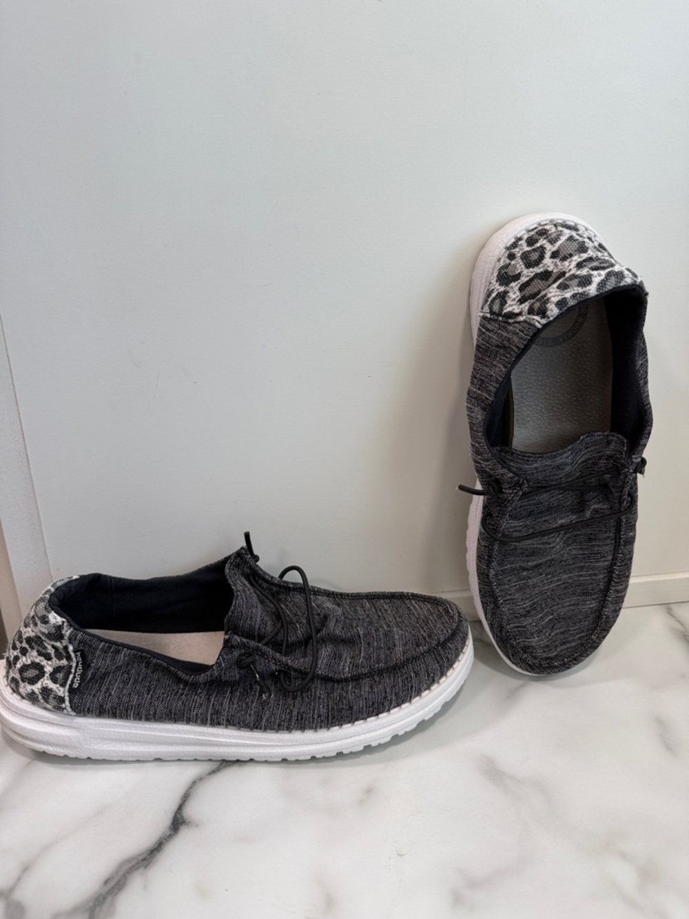 HEYDUDE Women's Wendy Leopard shoes Grey Black size 8 - Picture 4 of 9
